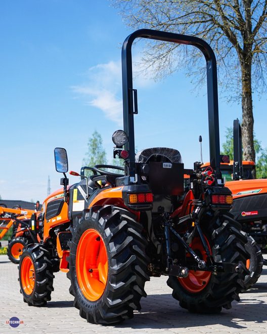 Hinomoto HM3030 • pohľad zozadu